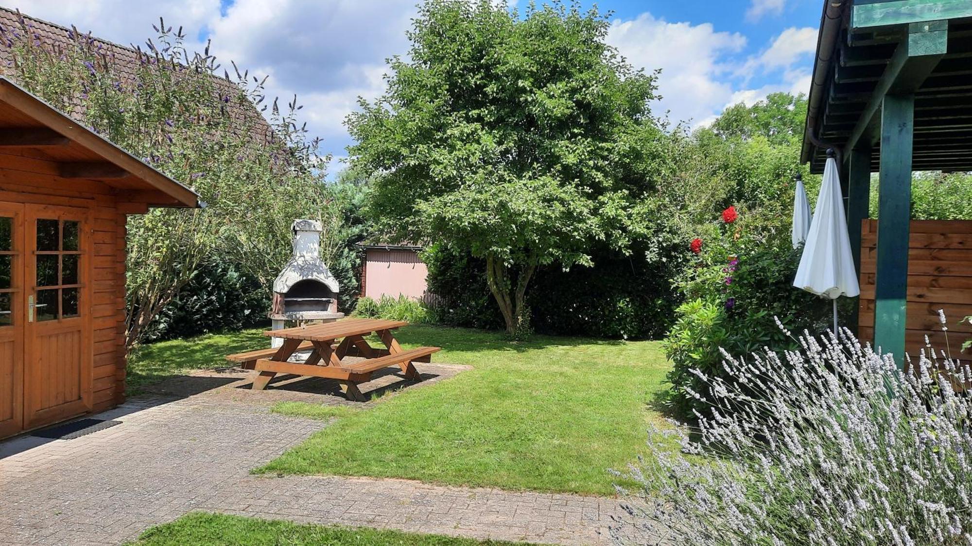 Ferienhaus Sasse Ferienwohnungen Mit Garten & Grill Molschow Bagian luar foto